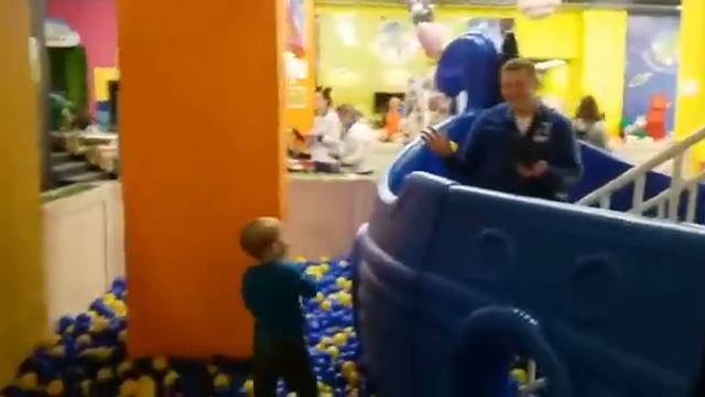 Детский развлекательный центр Детская планета Гагарин-плаза children's entertainment center смотреть онлайн