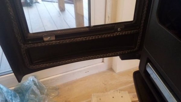 Чугунная буржуйка на новый лад.Plamen Aria.