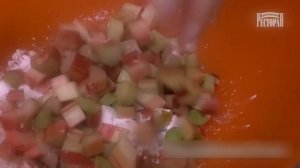 Сезон Готовить Пироги с Ревенем. НЕЖНЫЙ ПИРОГ С РЕВЕНЕМ И БЕЗЕ. Рецепт в описании под видео.