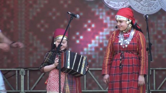 Линда и Алина Гильмановы. Гербер в Москве 2015. смотреть онлайн