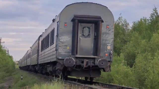 "Волшебный перестук!" Тепловоз ТЭП70 0480 с пассажирским поездом №127Е Екатеринбург Приобье смотреть онлайн