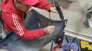 Ремонт крепления бампера автомобиля.