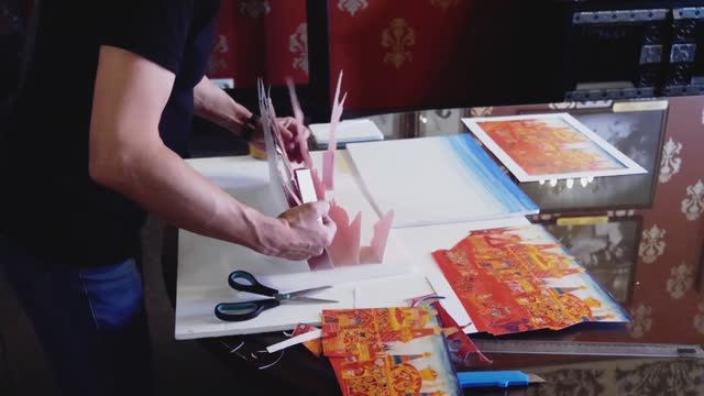 Мастер-класс по созданию макета театральной декорации со сценографом Евгением Никоноровым смотреть онлайн