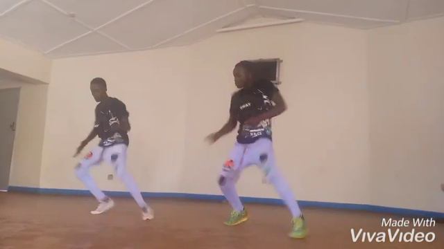 Daddy Andre | Omwana wabandi | Official Dance Video смотреть онлайн