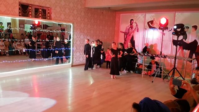 Пасадобль от "Альянса", новогодний подарок для родителей) смотреть онлайн