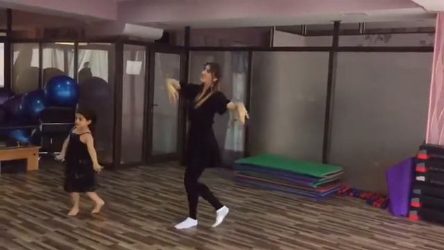 Azərbaycanın milli musiqisi- Rəqqasə Rəna və Nərgiz Eyvazlının ifasında 💃💃 смотреть онлайн