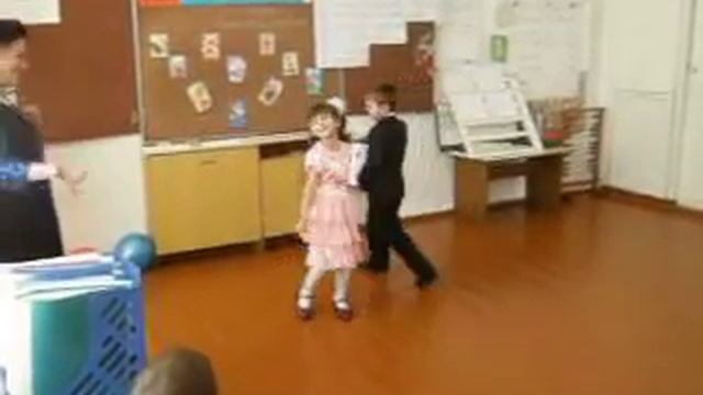 Песня "Спляшем Ваня!Спляшем!" в исполнении Яночки смотреть онлайн