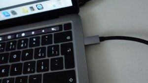 Connect MacBook Pro with HDMI to TV / USB C to HDMI
