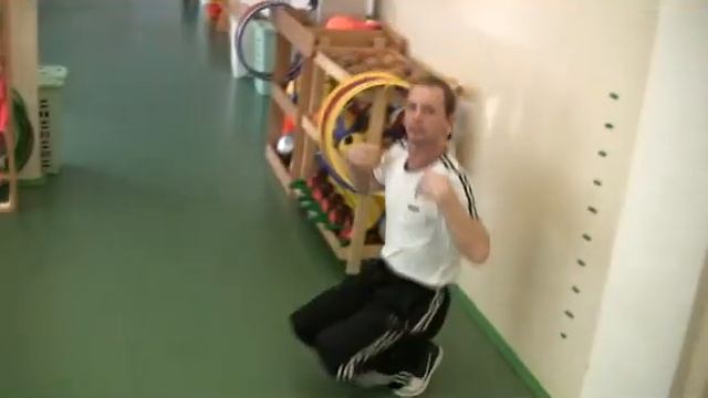 Игровое упражнение с падением - Кто дальше достанет?