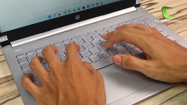 Laptop HP Paling SERING LAKU! | Unboxing HP Laptop 14s FQ1005AU смотреть онлайн