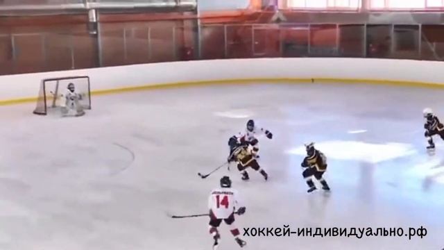 Смуров Михаил забрасывает шайбу в ворота команды "Снежные Барсы" 2010г.р. хоккей-индивидуально.рф смотреть онлайн