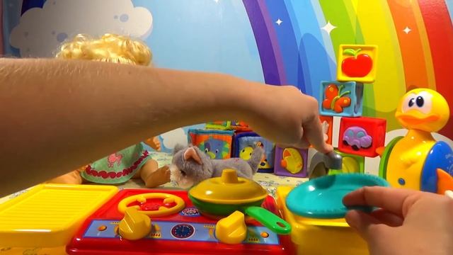 Куклы Пупсик Кормит кошечку Кошечка Мурка Котята играют с Пупсиком Детский Влог Малыш Liza Like смотреть онлайн