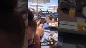 Илана из «Уральских пельменей» в леопардовом бикини показала свои самые мягкие места: крупным планом