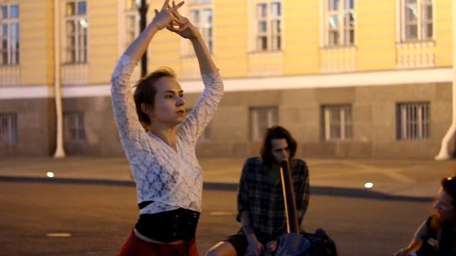 Gipsy перфоманс на Дворцовой. Уличные музыканты Питера смотреть онлайн
