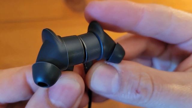 Logitech Zone Wired Earbuds Unboxing & Device Overview смотреть онлайн