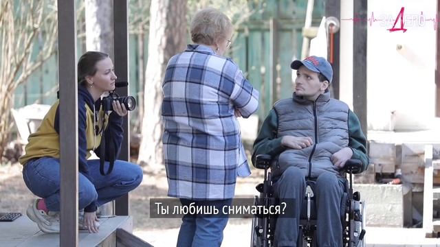 Актёр Алексей Янин может встать с коляски. Ему нужна реабилитация смотреть онлайн