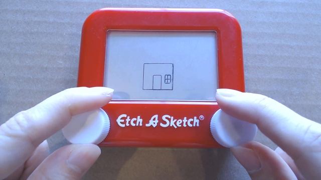 How to draw a house on an Etch A Sketch | Etch A Sketch drawing tutorial смотреть онлайн