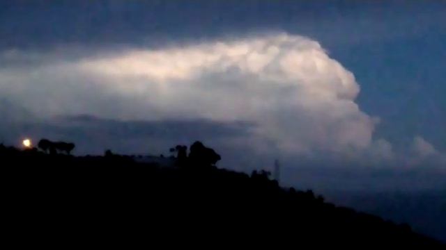 Sanremo.Грозовое облако над морем. Italia . смотреть онлайн