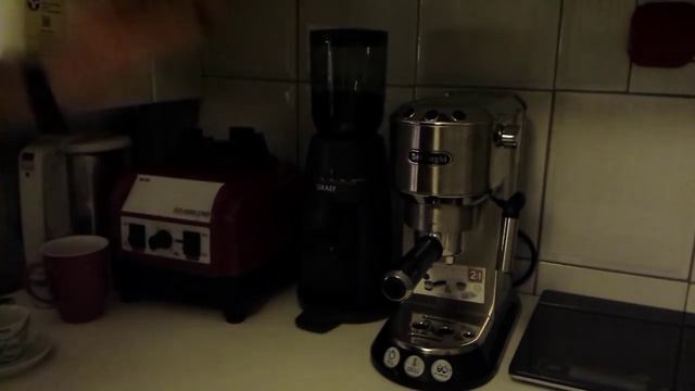 Graef CM 702 Kaffeemühle + DeLonghi EC 680 M Dedica Vorführung: Ideale Ergänzung смотреть онлайн