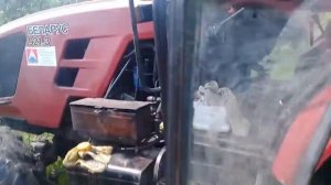 трактор 921.3 с  роторнои косилкои косит траву в саду