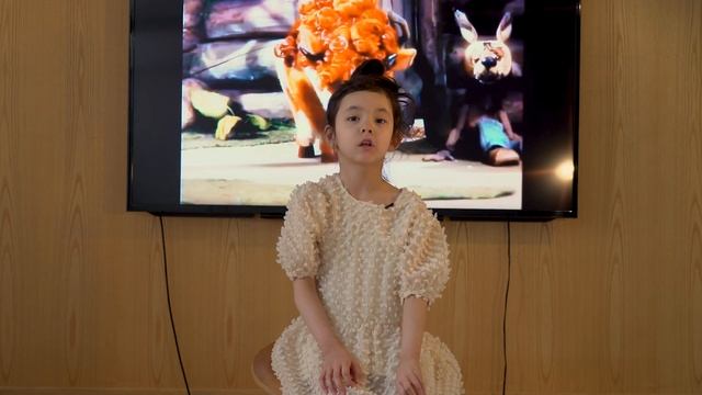 АДЕЛЬ СМОТРИТ МУЛЬТИКИ / 