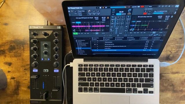 Traktor Pro 3 Best DJ App for Laptop | Liquid Drum & Bass Mix смотреть онлайн