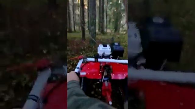 Покатушки по лесу на мотоблоке с гусеницами Крутец и прицепом смотреть онлайн