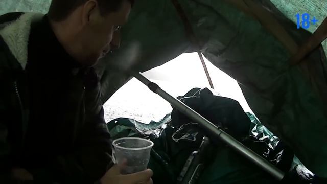 ЛОВЛЯ НА РЕКЕ СВИРЬ I ЛЕТНЯЯ РЫБАЛКА В ШТОРМ смотреть онлайн