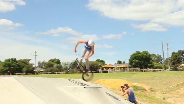 Mitchell Halse | 2012. смотреть онлайн