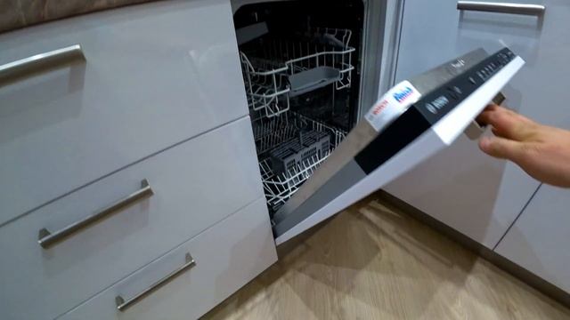 Балая угловая кухня. Фасады пластик. смотреть онлайн