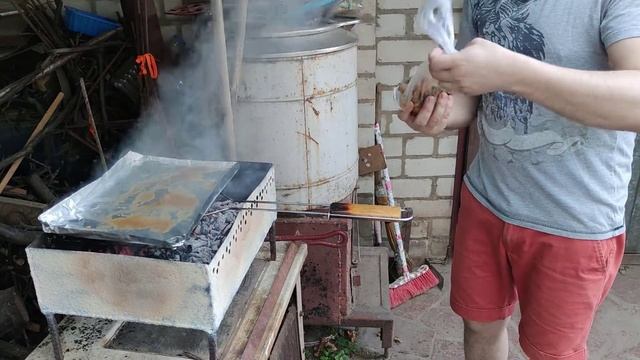 МИДИИ НА МАНГАЛЕ В ВУСТЕРСКОМ СОУСЕ смотреть онлайн