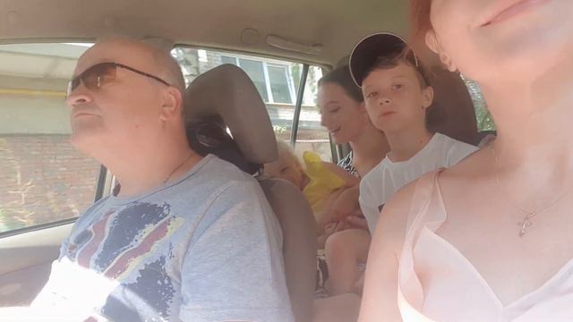 Заехали за Кумами и едем в Буки смотреть онлайн