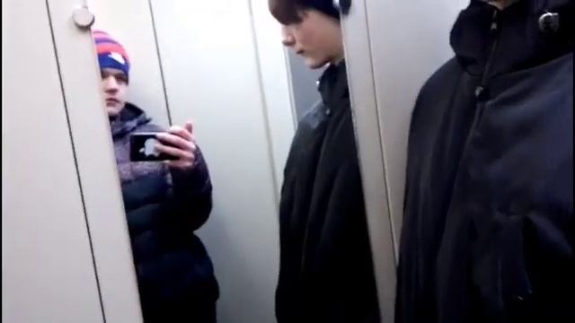 Катаемся на лифте и побег от друга