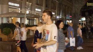 На Арбате читают стихи Роберта Рождественского