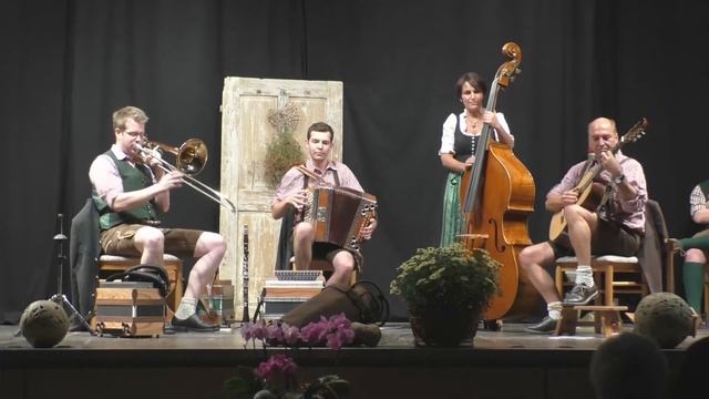 Halthäuslmusi - Z'samm gspüt смотреть онлайн