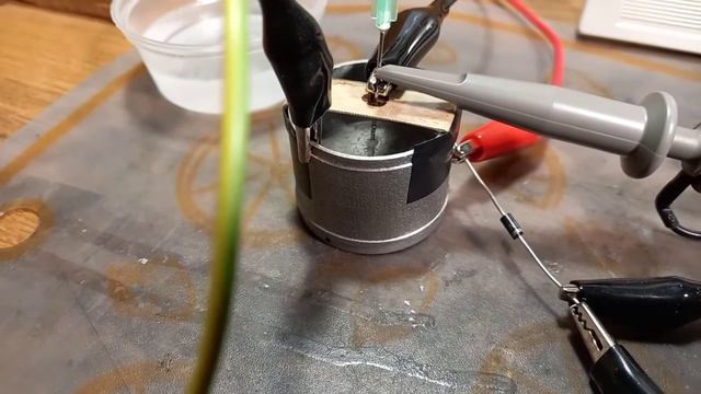 Получение газа водорода, технология Стэнли Майера и Филиппа Канарева. Демонстрация процесса. смотреть онлайн