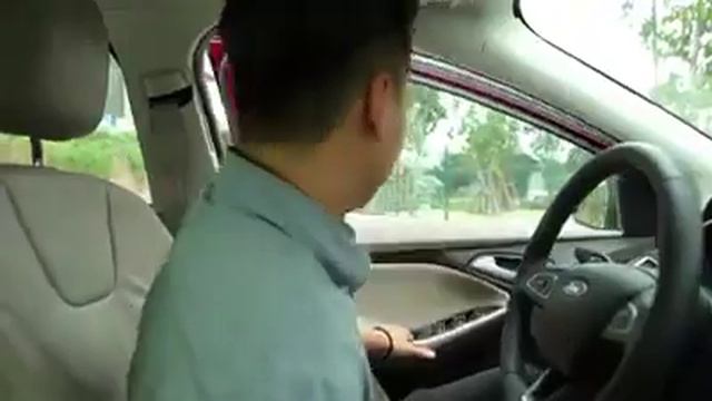 Ford Focus - Đọ xe tranh người đẹp và cái kết... смотреть онлайн
