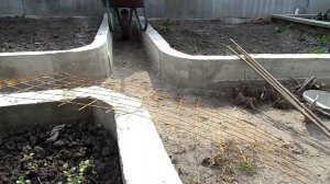 Стенки грядок из бетона