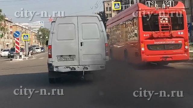 Медленно ехал и громко портил воздух смотреть онлайн