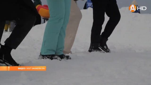 В Мончегорске 1 апреля открыли пляжный сезон с северным характером смотреть онлайн