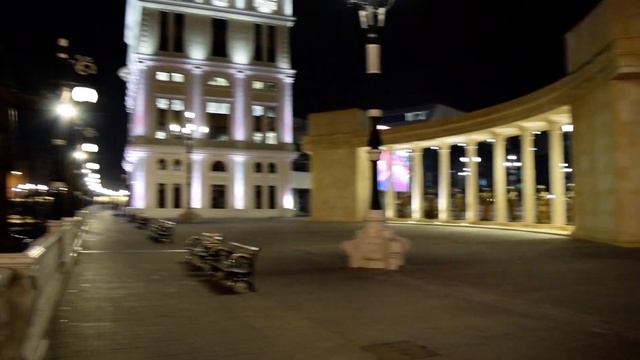 Art Bridge в центре Скопье - Ночной вид. МОСТ НА УМЕТНОСТА в столице Македонии. Mother Teresa Squar смотреть онлайн