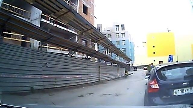 Падение трубы со стройки (≈20 этаж) смотреть онлайн