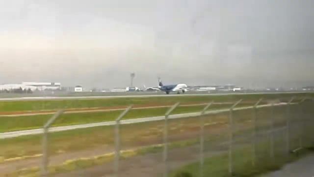 Aeropuerto Internacional Arturo Merino Benitez смотреть онлайн