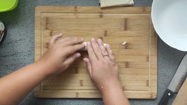 Трубочки с шоколадом и ягодами за 5 минут / трубочки с фруктами на завтрак из хлеба смотреть онлайн