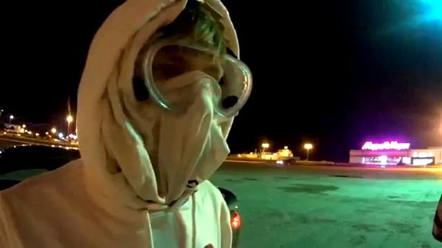 КОРОЛЬ ПРАНКА - БАТЛ САЛЮТАМИ НА ГИРОСКУТЕРАХ | ПРАНК смотреть онлайн