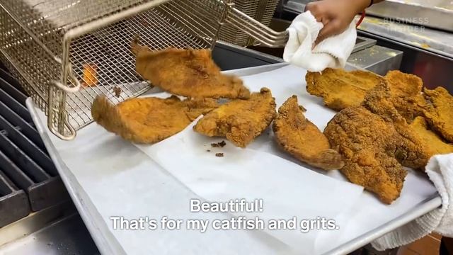 How Chefs In The NBA Bubble Make 4,000 Meals A Week | Big Business смотреть онлайн