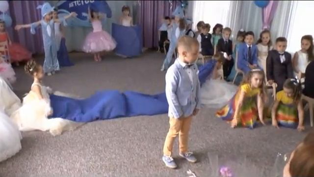 Говорят Дельфины, Старшая группа детсада № 160 г. Одесса 2016, Солист - Матвей Кожухарь. смотреть онлайн