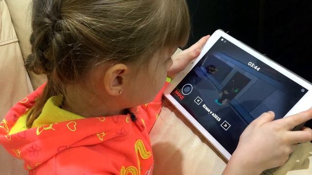 Милана играет в роблокс. Пигги напала первой, Милана не ожидала. смотреть онлайн