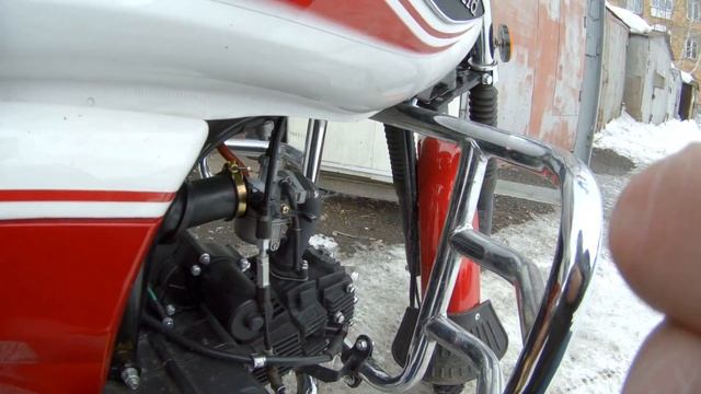 Сливаем воду и грязь из карбюратора мотоцикла смотреть онлайн