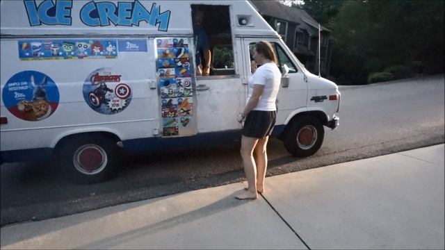 A Visit from the Ice Cream Truck!!! смотреть онлайн